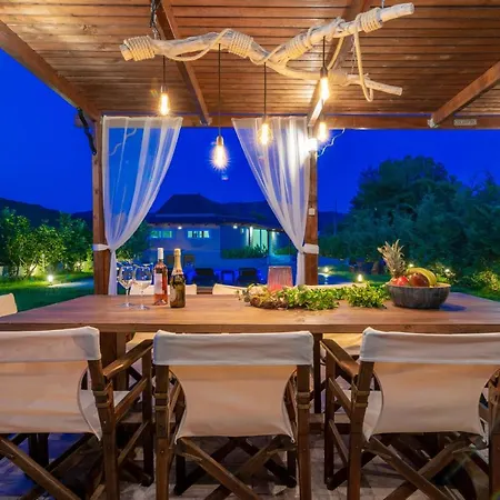 Villa Sophie - Sunny Retreat!