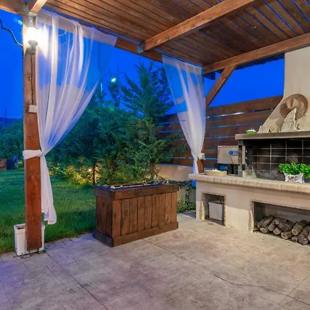 Villa Sophie - Sunny Retreat!